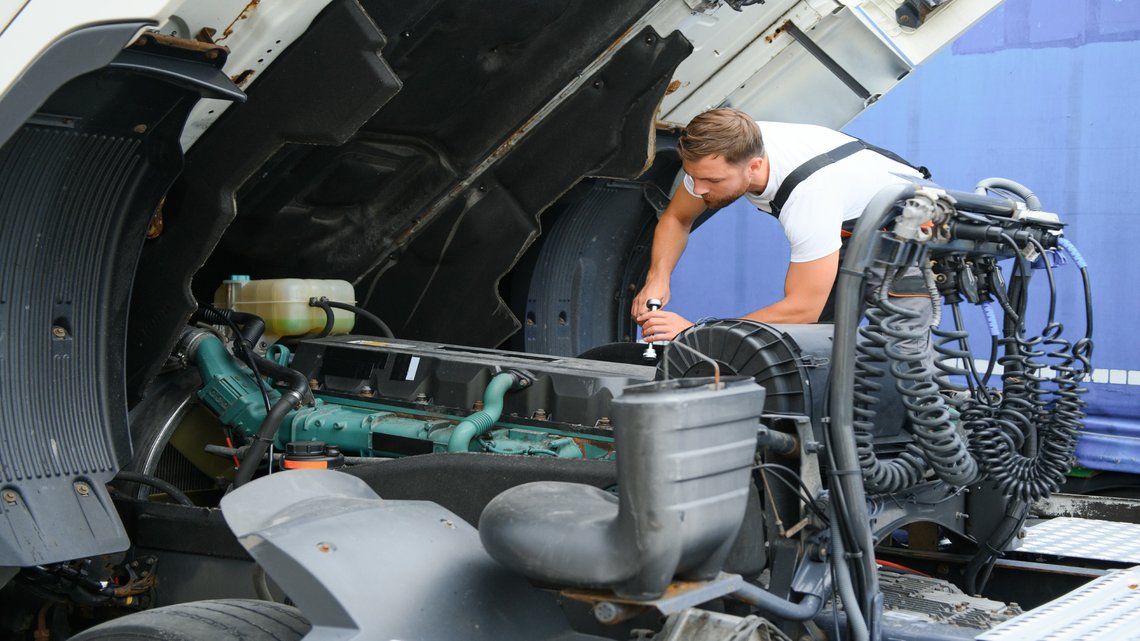 How Do I Know the Alternator in My Work Truck Is Faulty